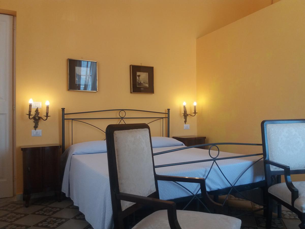 Antico Palazzo Spinola Bed & Breakfast Gallipoli Exterior foto